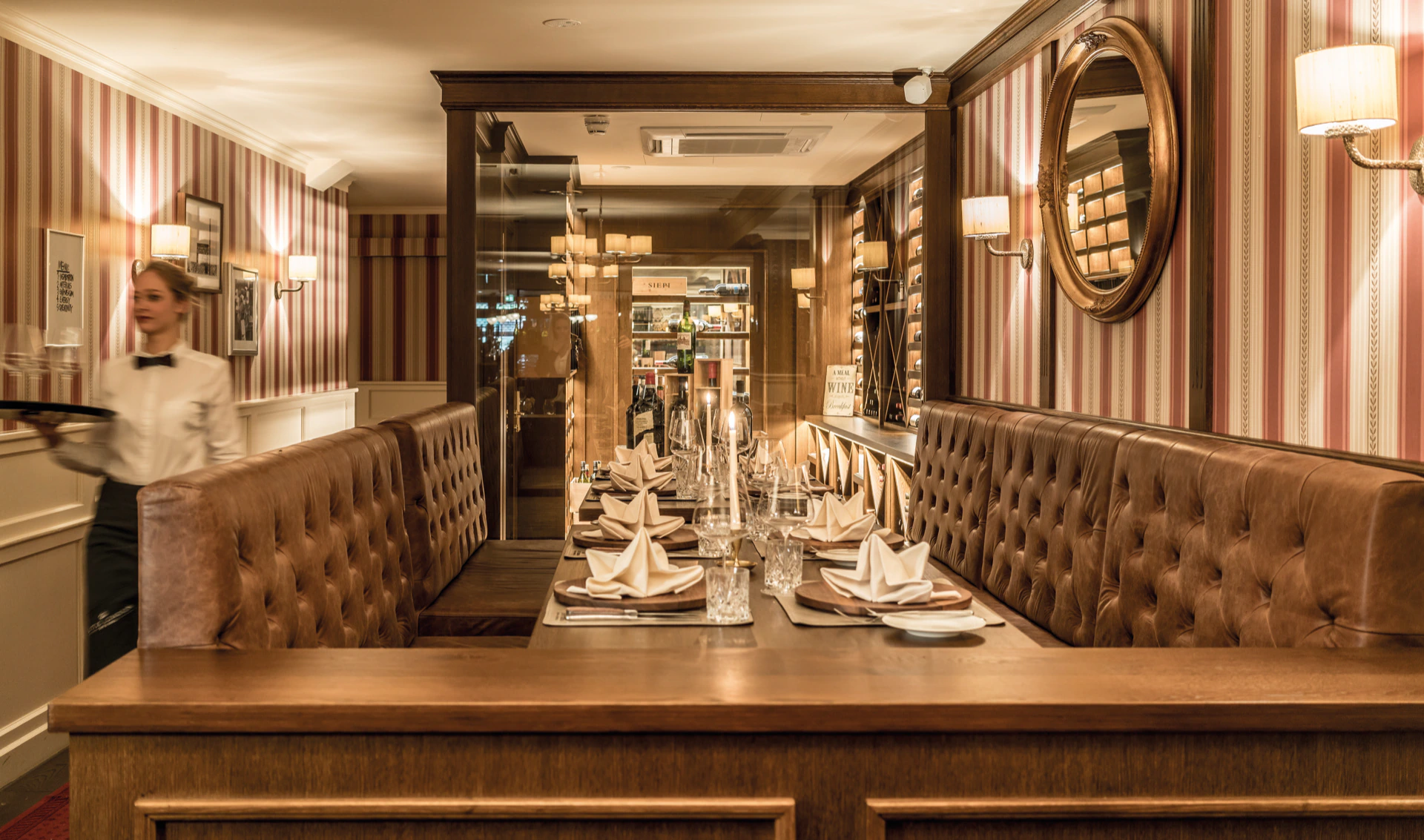 Chesterfield Lounge — Salon mit Chesterfield-Sitzbank
