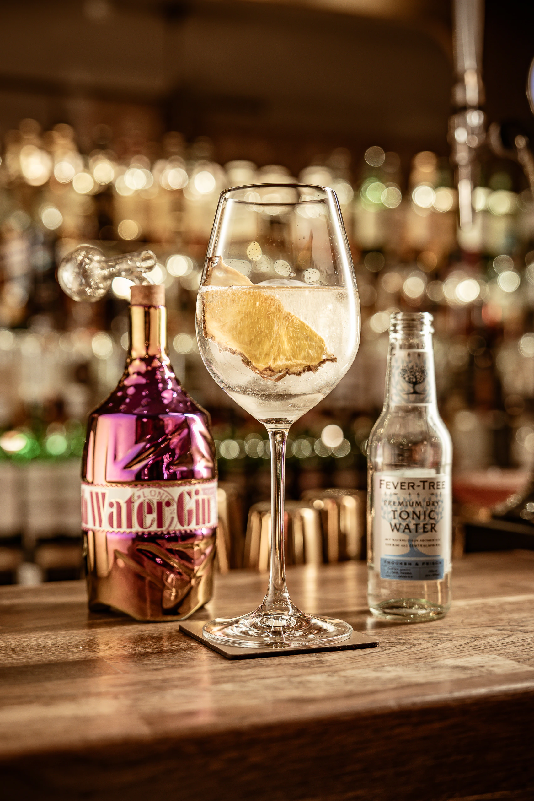 Barrel Aged British Water Gin mit Ananas