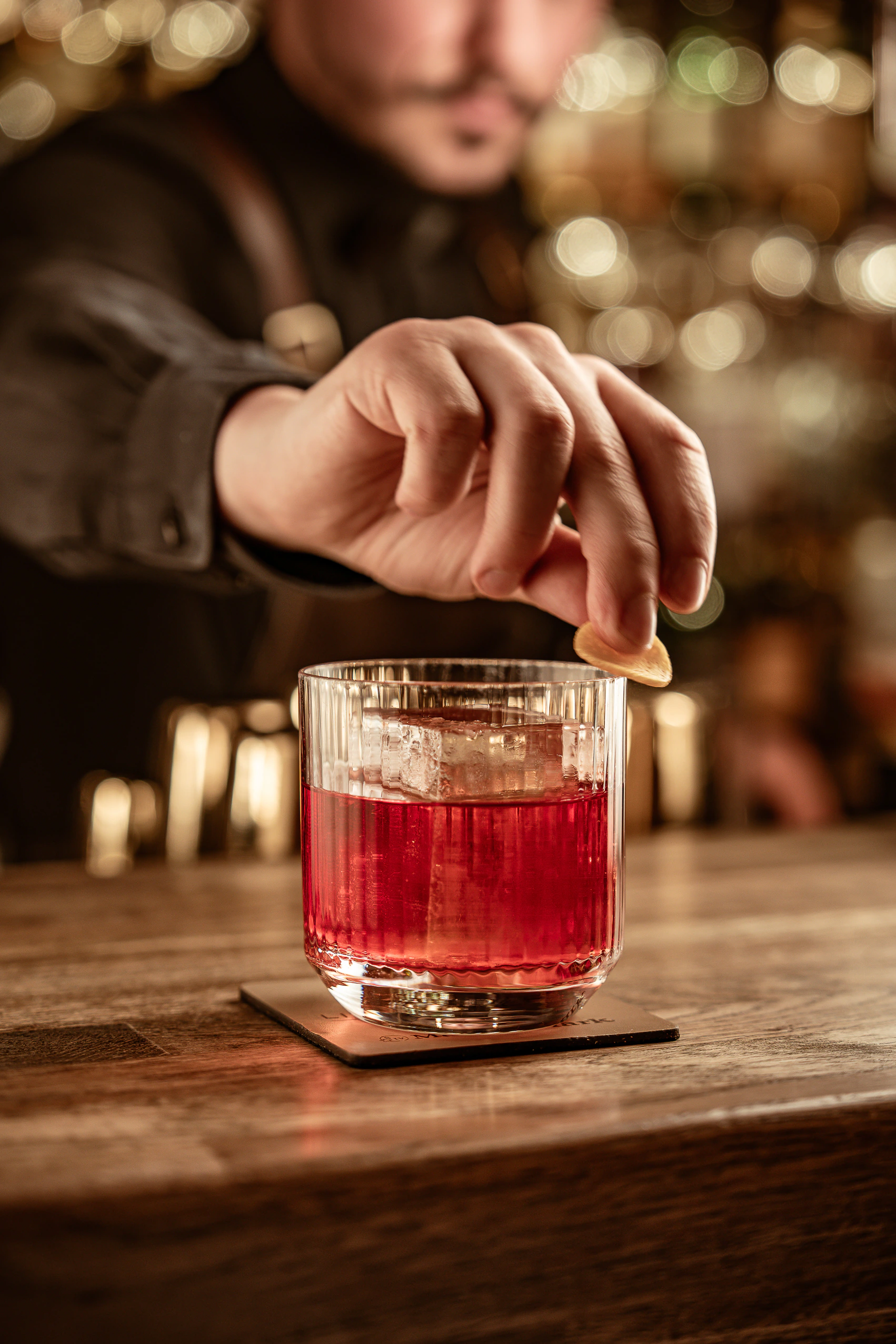 Negroni mit Orangenscheibe