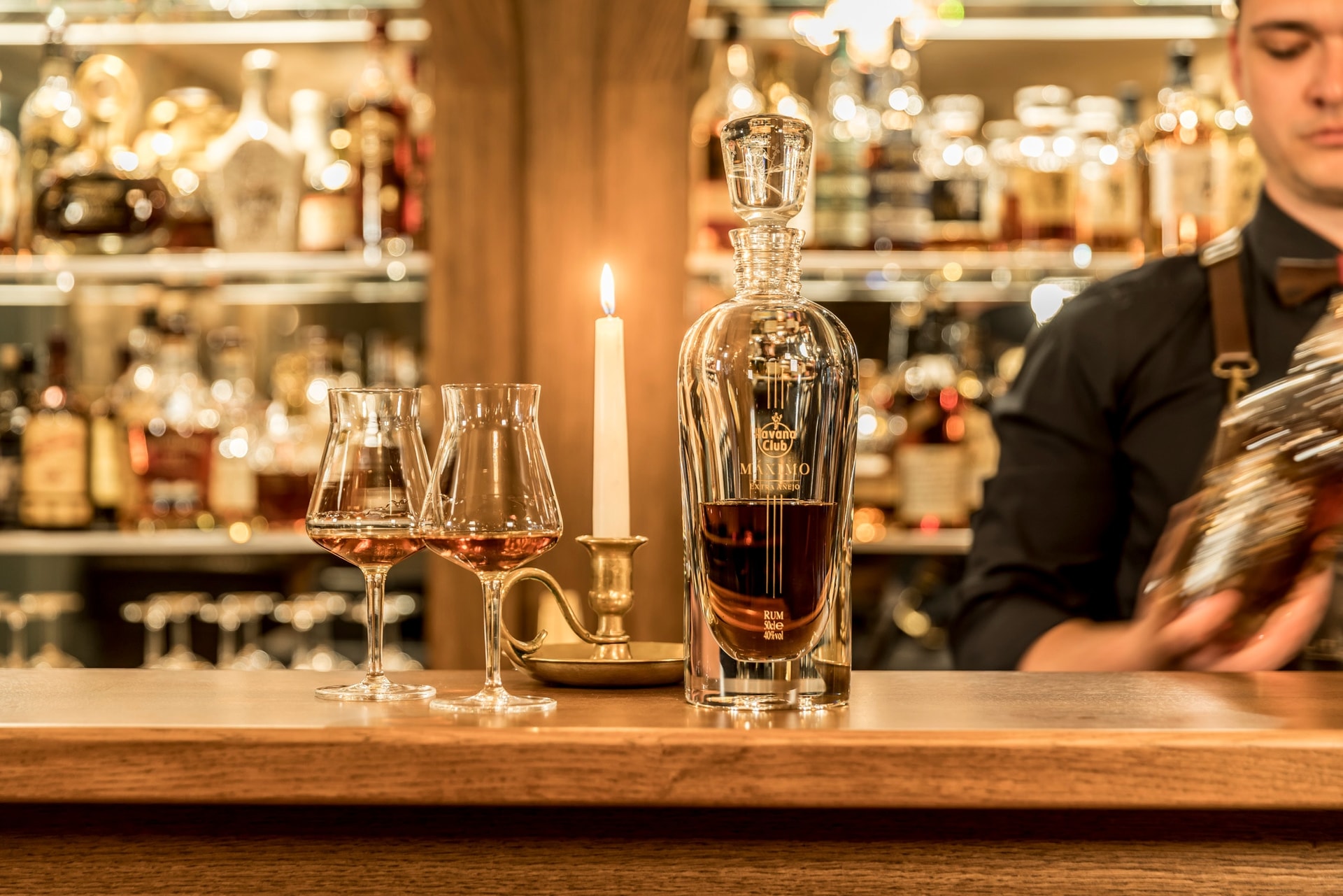 Havana Club Máximo Decanter an der Bar